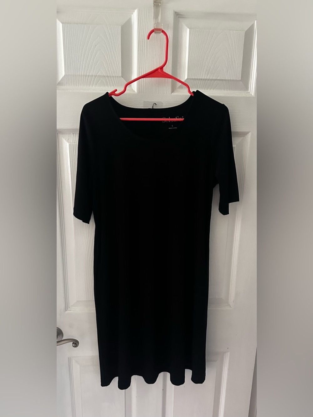 Classic Black Women's Jersey Dress with pockets!!